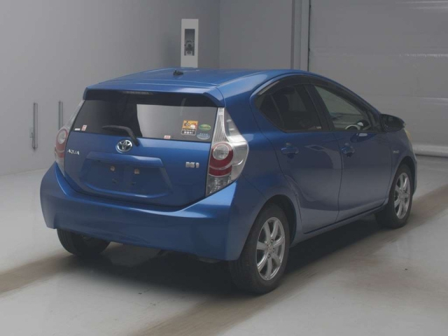 TOYOTA AQUA 2013
