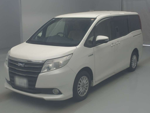 TOYOTA NOAH 2014