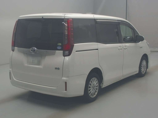 TOYOTA NOAH 2014