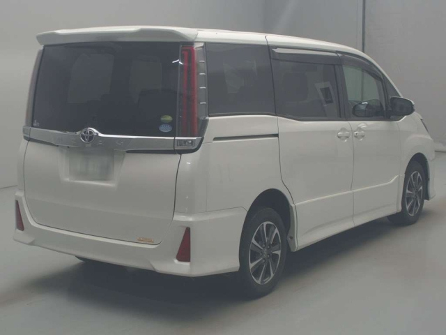 TOYOTA NOAH 2017