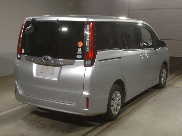 TOYOTA NOAH 2017