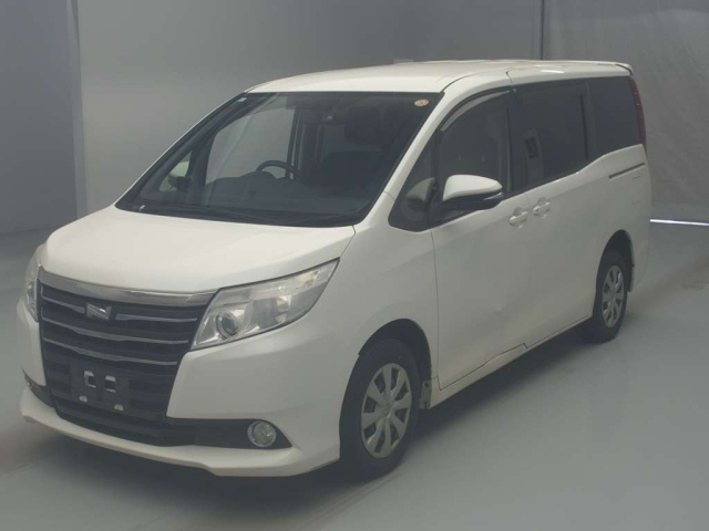 TOYOTA NOAH 2015