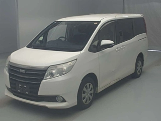 TOYOTA NOAH 2015