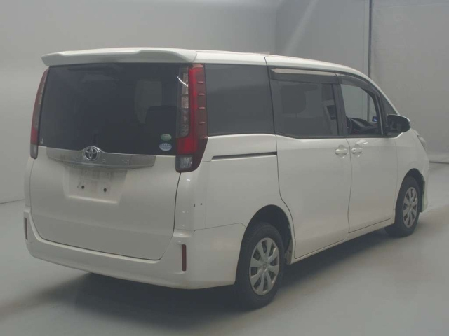 TOYOTA NOAH 2015