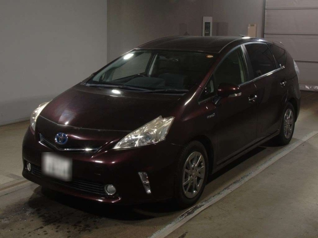 TOYOTA PRIUS ALPHA 2014