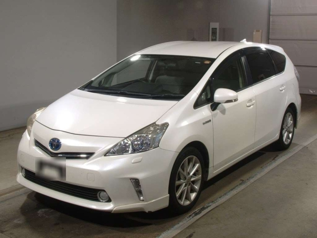 TOYOTA PRIUS ALPHA 2013