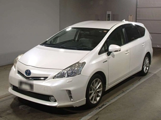 TOYOTA PRIUS ALPHA 2013