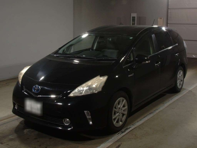 TOYOTA PRIUS ALPHA 2013