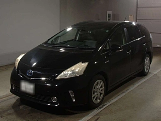 TOYOTA PRIUS ALPHA 2013