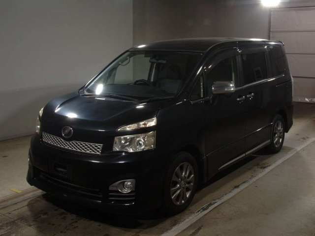 TOYOTA VOXY 2012