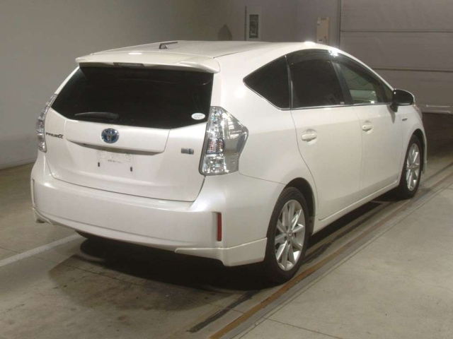 TOYOTA PRIUS ALPHA 2013