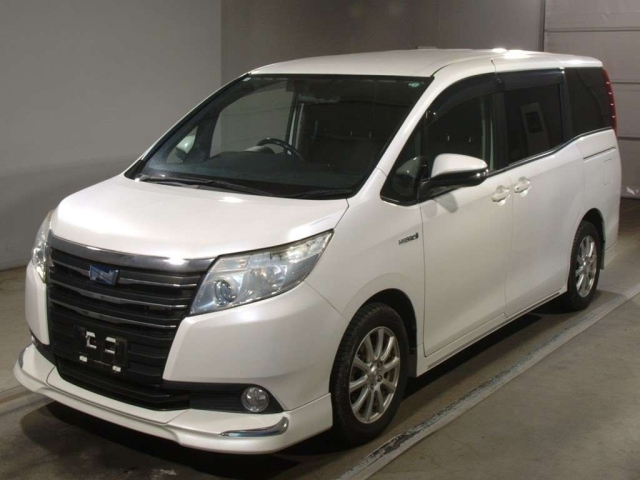 TOYOTA NOAH 2014
