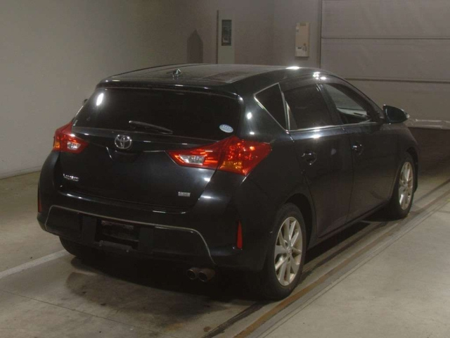 TOYOTA AURIS 2012