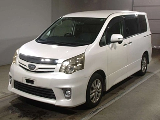 TOYOTA NOAH 2011