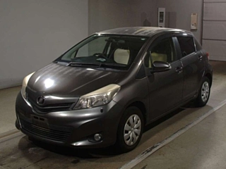 TOYOTA VITZ 2013