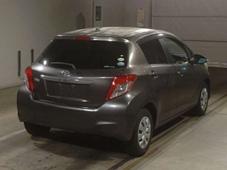 TOYOTA VITZ 2013