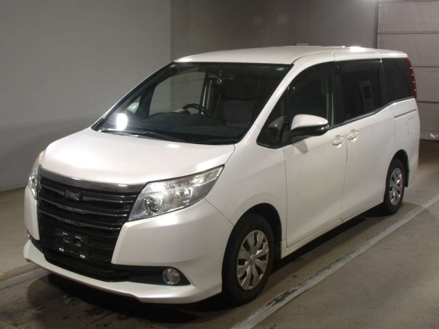TOYOTA NOAH 2015