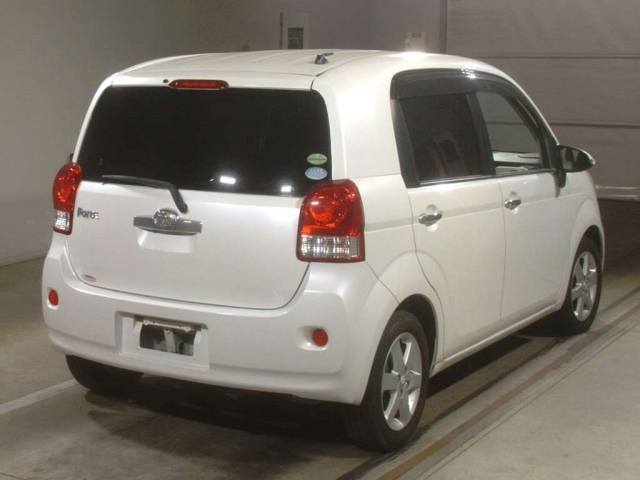 TOYOTA PORTE 2013