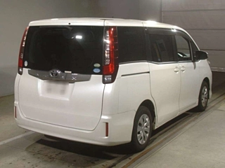TOYOTA NOAH 2015