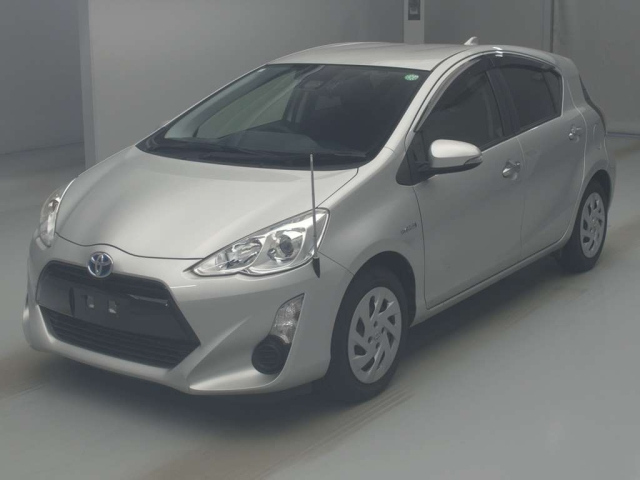 TOYOTA AQUA 2017