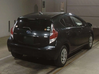 TOYOTA AQUA 2017