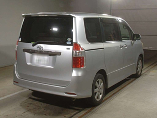 TOYOTA NOAH 2009
