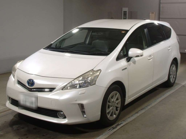 TOYOTA PRIUS ALPHA 2013