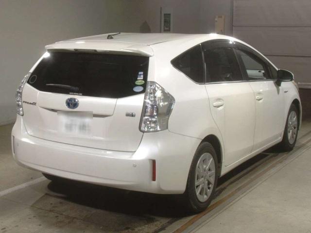 TOYOTA PRIUS ALPHA 2013