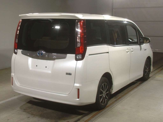 TOYOTA NOAH 2014