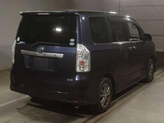 TOYOTA VOXY 2011