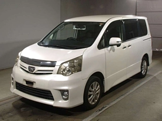 TOYOTA NOAH 2012