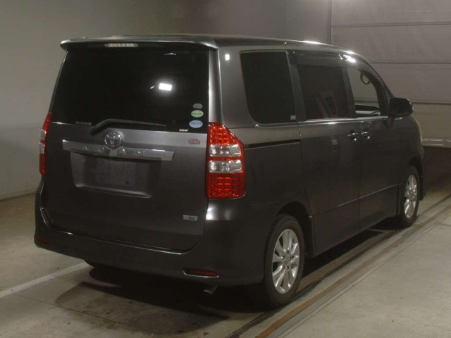 TOYOTA NOAH 2012