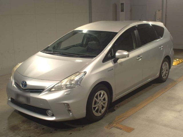 TOYOTA PRIUS ALPHA 2013
