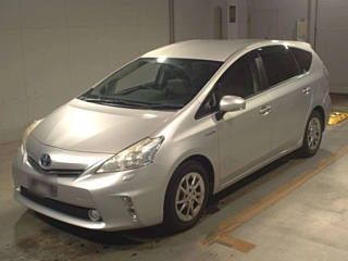 TOYOTA PRIUS ALPHA 2013