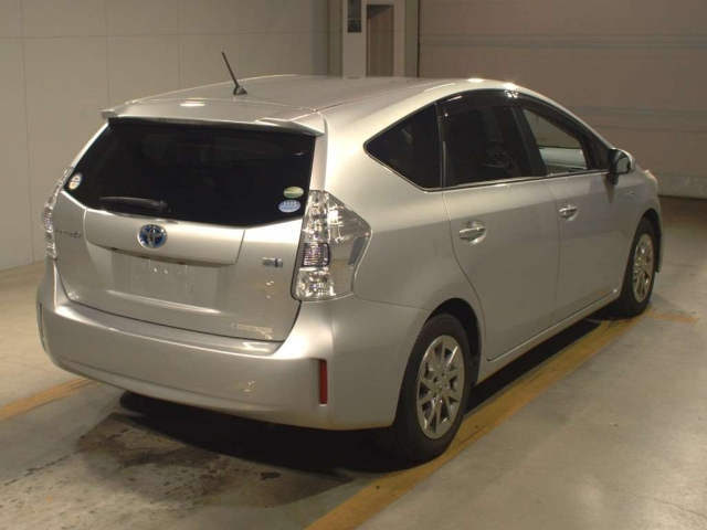 TOYOTA PRIUS ALPHA 2013