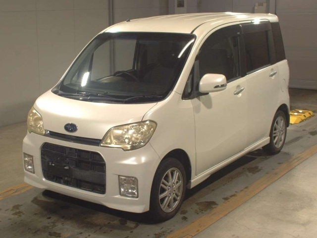 SUBARU LUCRA 2010