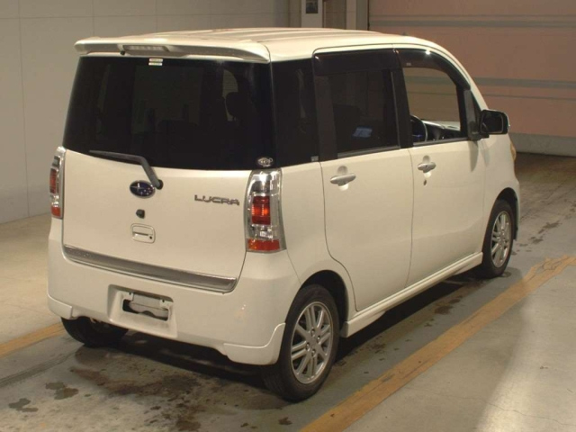SUBARU LUCRA 2010