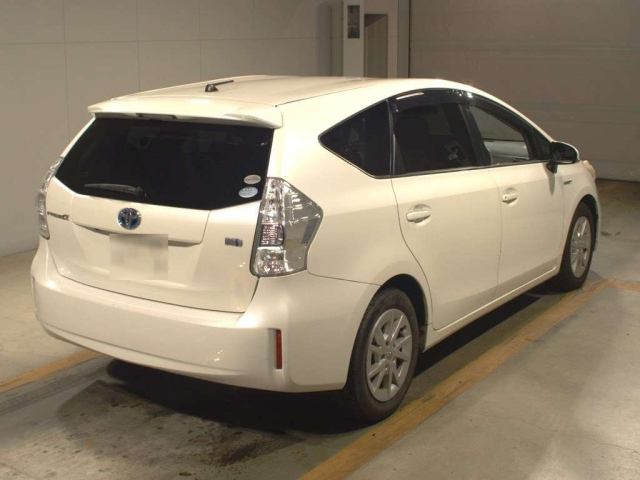 TOYOTA PRIUS ALPHA 2012