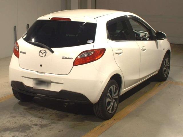 MAZDA DEMIO 2010