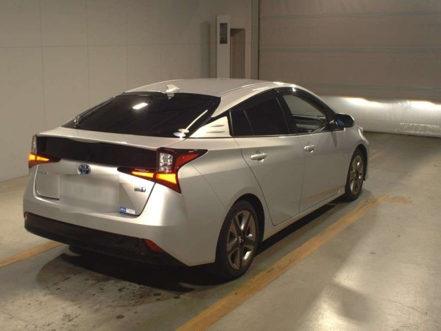 TOYOTA PRIUS 2021
