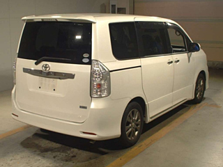 TOYOTA VOXY 2012