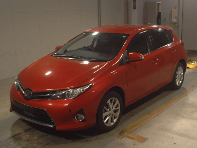 TOYOTA AURIS 2012