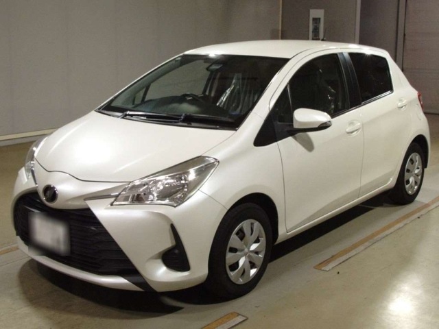 TOYOTA VITZ 2017