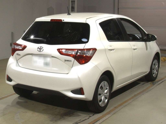 TOYOTA VITZ 2017