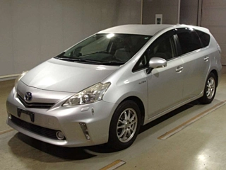 TOYOTA PRIUS ALPHA 2013