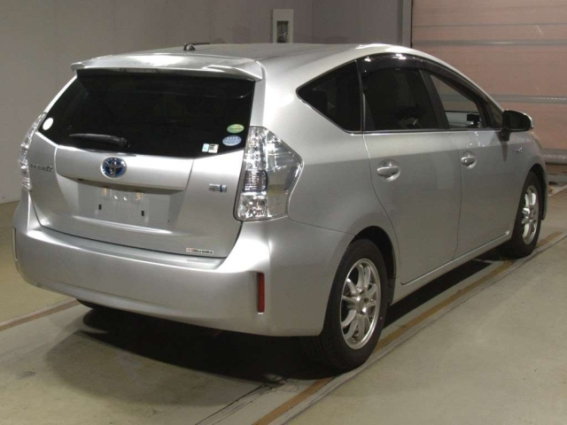 TOYOTA PRIUS ALPHA 2013
