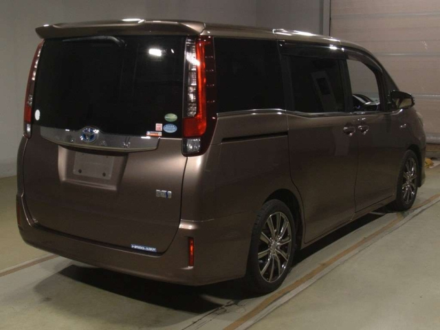 TOYOTA NOAH 2014