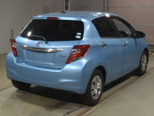 TOYOTA VITZ 2015