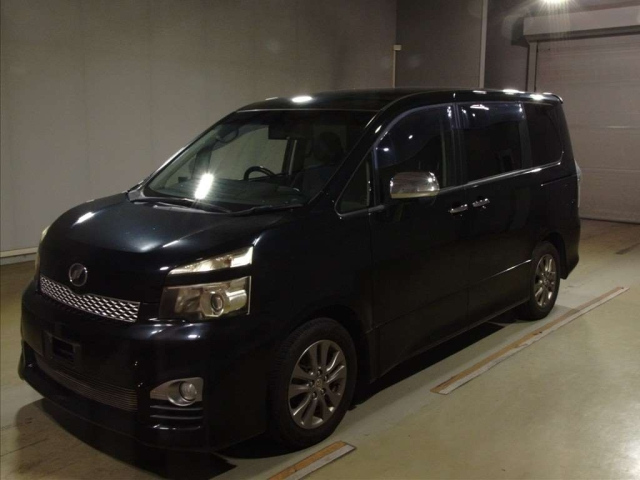 TOYOTA VOXY 2011