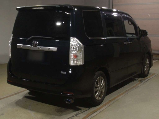 TOYOTA VOXY 2011